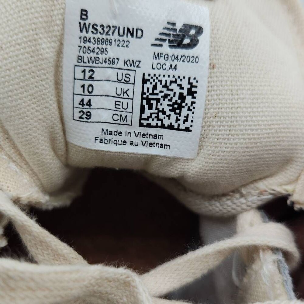 New Balance Women’s 327 Nimbus Cloud Beige Suede Sneakers Gum Sole Size 12 - Picture 8 of 9